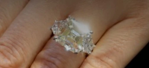 Cel mai mare diamant scos vreodată la vânzare în România, la licitație. Prețul pornește de la 50.000 de euro