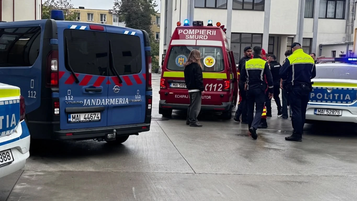 Încă un caz șocant într-o unitate de învățământ din România: Elev rănit de un coleg cu o armă albă, la un liceu din Piteşti
