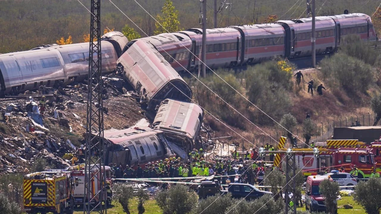 Un român, printre pasagerii din trenurile implicate în tragedia feroviară din Spania