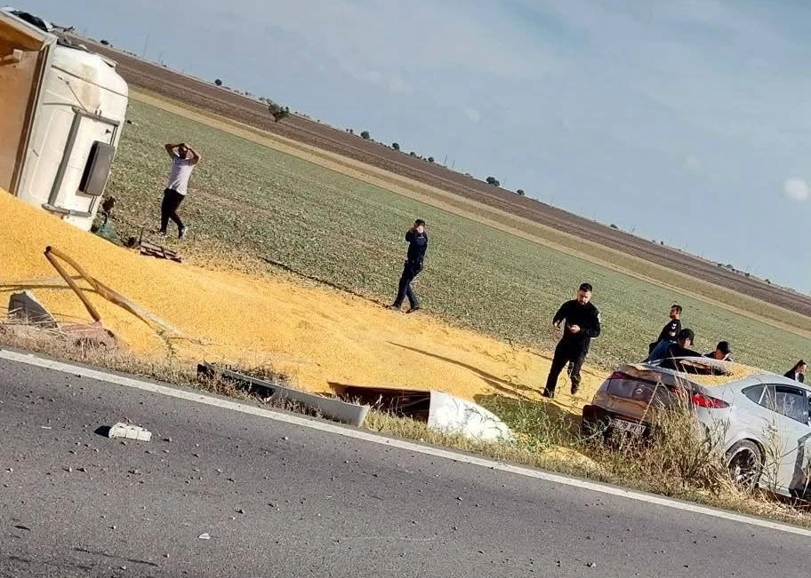 Accident rutier între Techirghiol și Movilița. Autotren încărcat cu cereale implicat, o persoană încarcerată