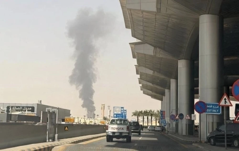 Atac al rebelilor Houthi asupra aeroportului din Riad soldat cu 12 morți și peste 300 de răniți