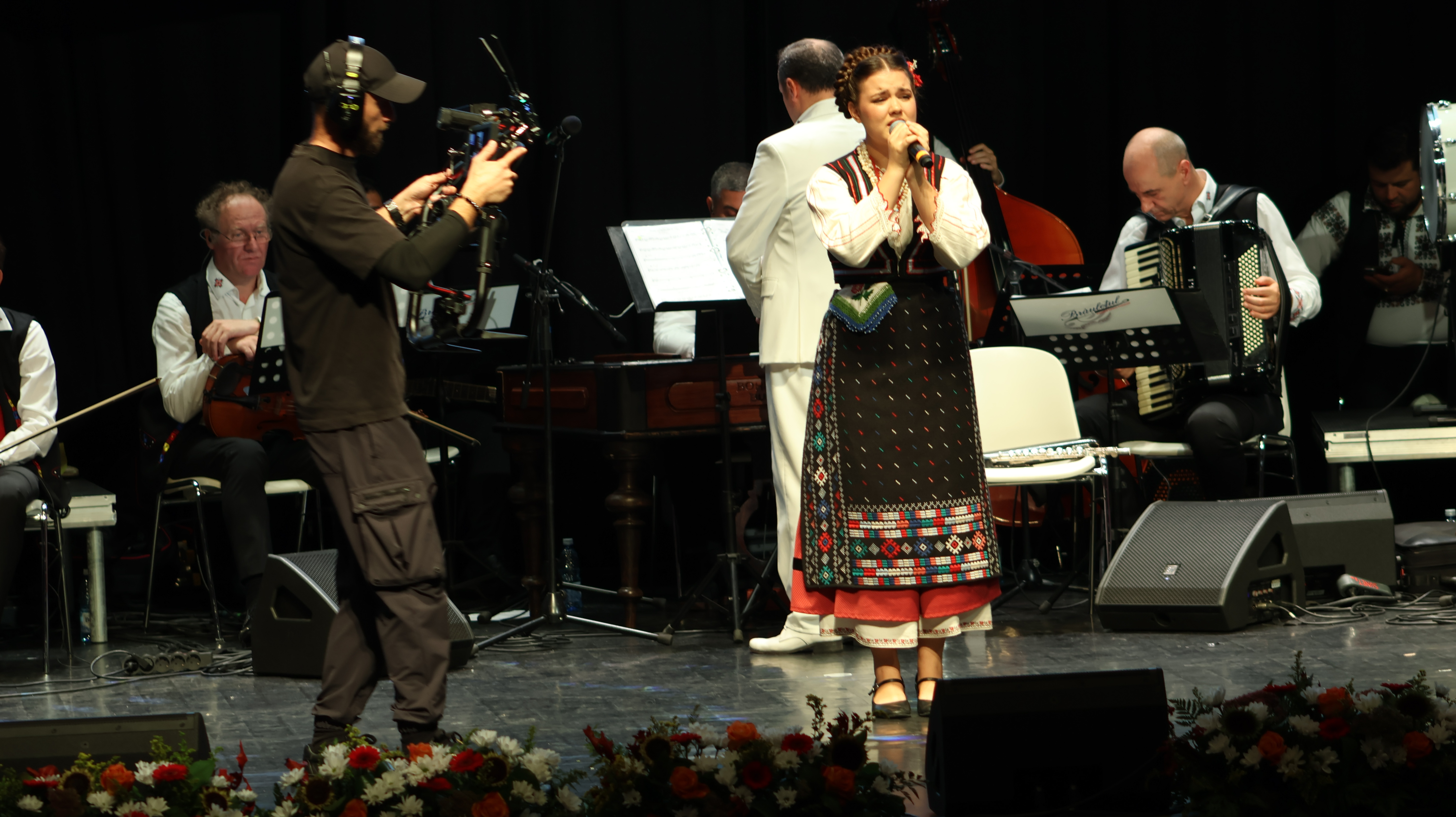 Noi voci și talente ale folclorului românesc, premiate la Constanța. Trofeul „Dan Moisescu” merge la Elena Gamurar din București – foto 3