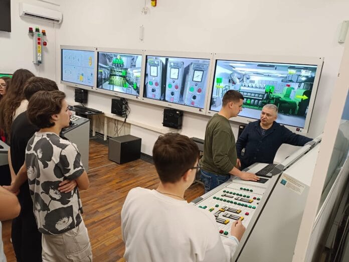 84D5AD6F-14A6-4F6A-A659-70F91BB24C15